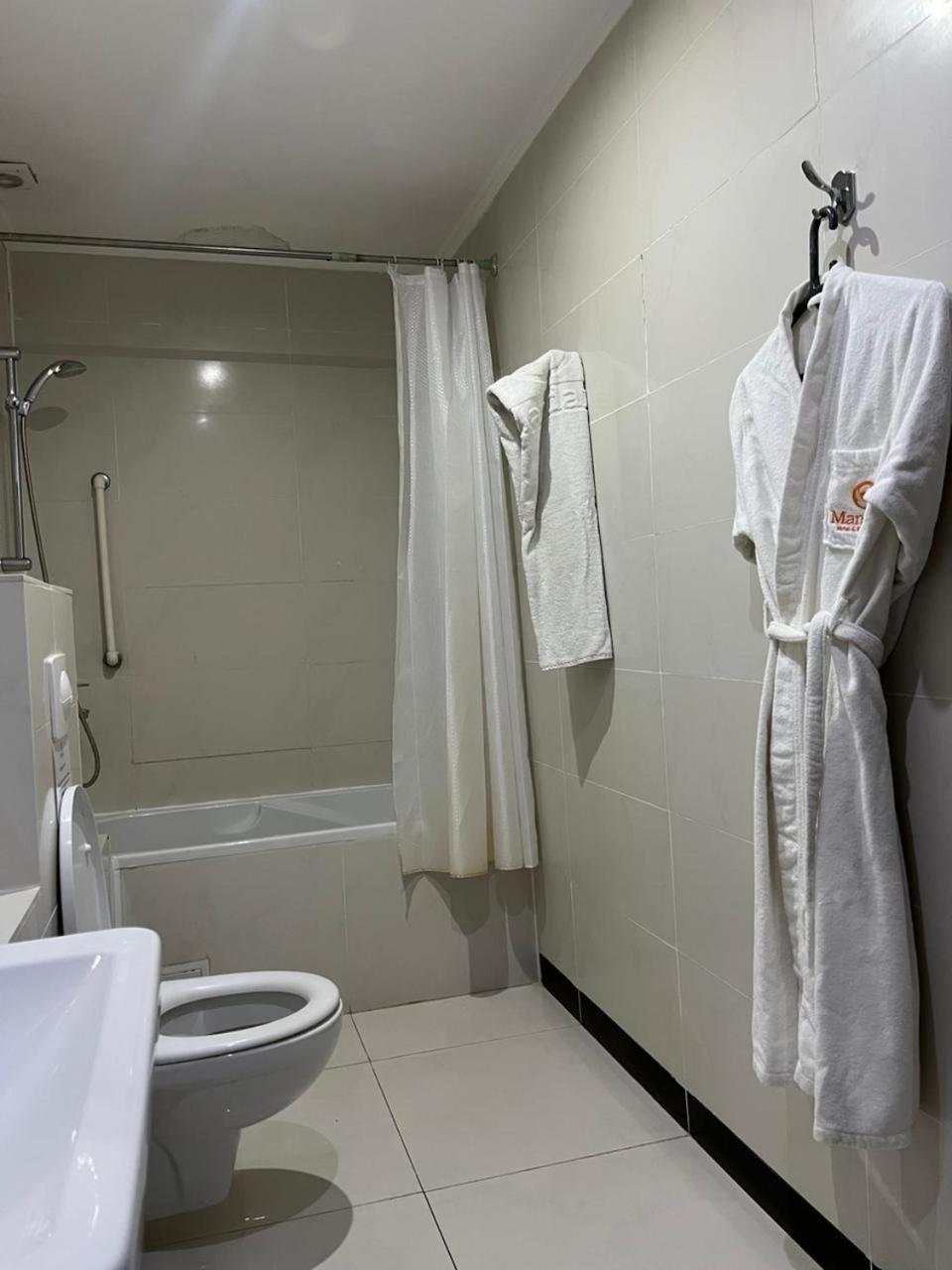 Hotel & Fitness Center Mandarin アクタウ エクステリア 写真