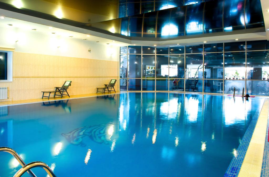 Hotel & Fitness Center Mandarin アクタウ エクステリア 写真