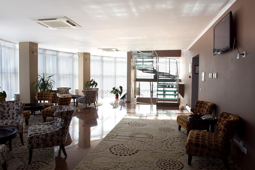 Hotel & Fitness Center Mandarin アクタウ エクステリア 写真